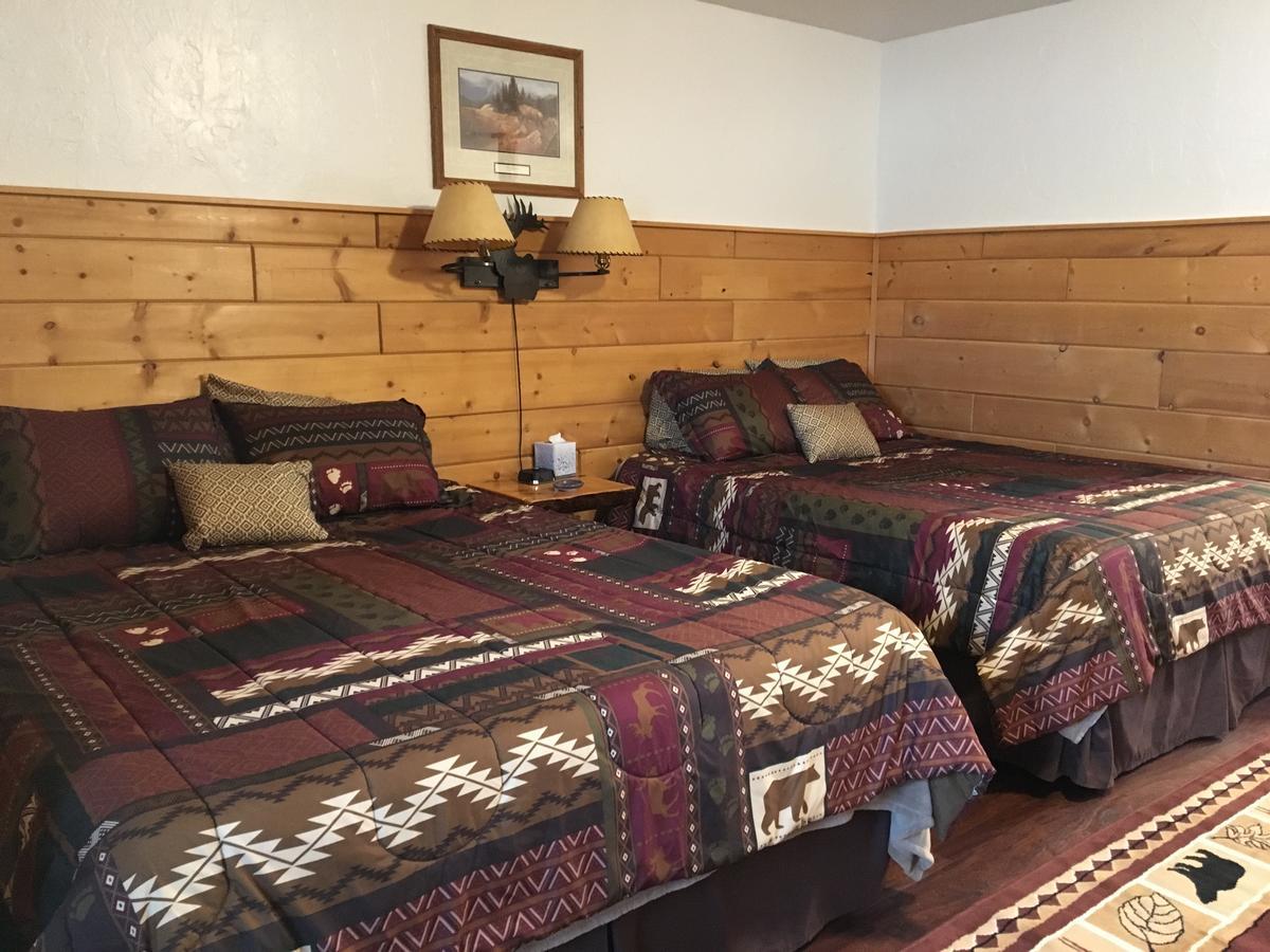 Chinook Winds Motel Дубойс Экстерьер фото