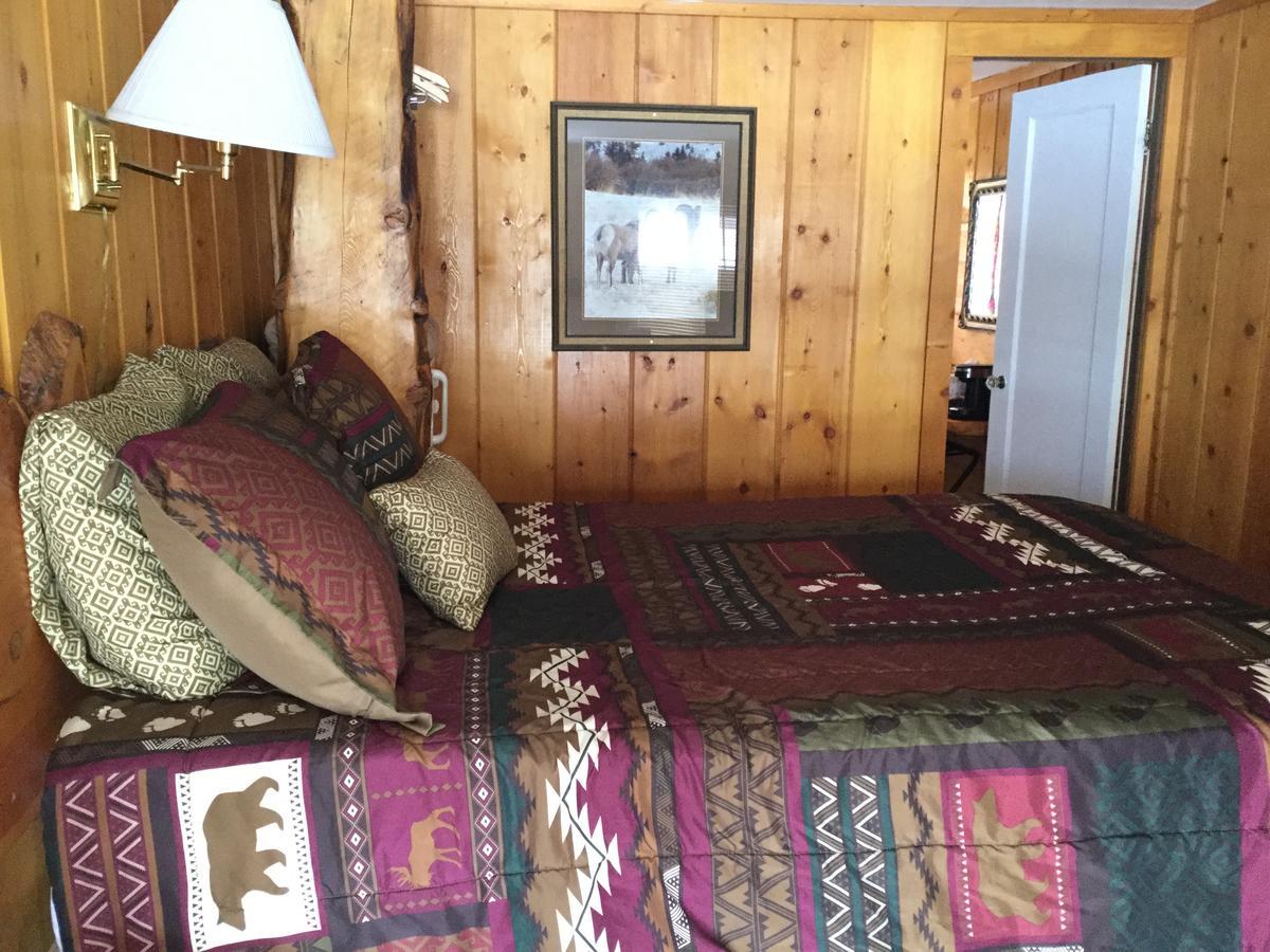 Chinook Winds Motel Дубойс Экстерьер фото