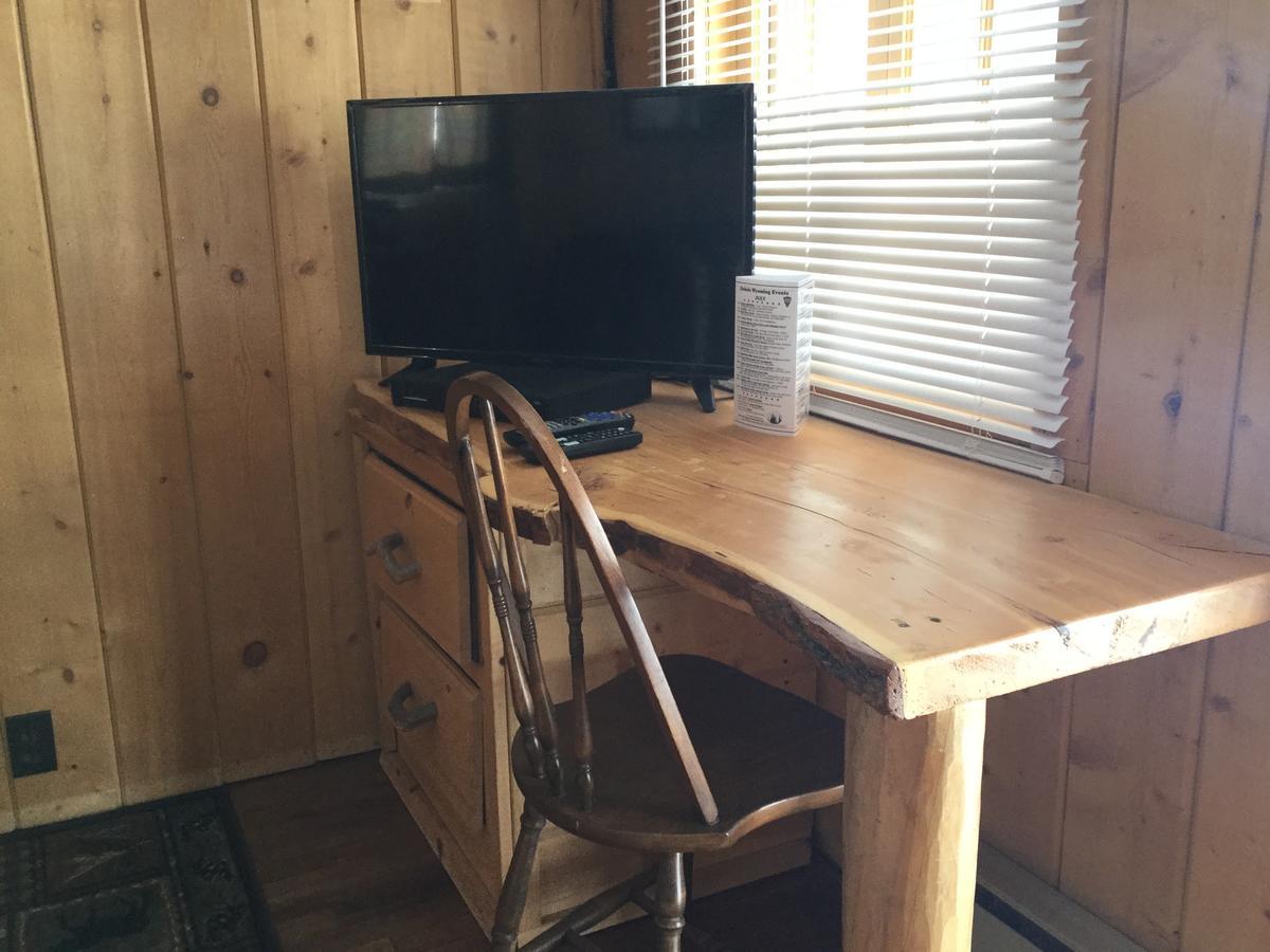 Chinook Winds Motel Дубойс Экстерьер фото