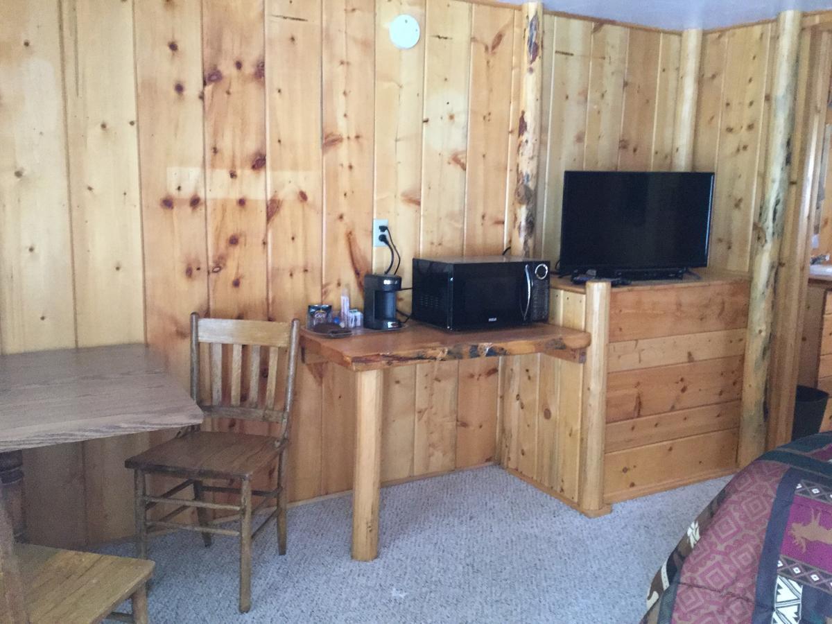 Chinook Winds Motel Дубойс Экстерьер фото