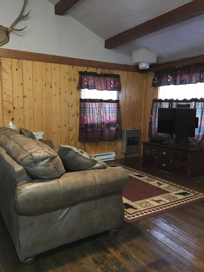 Chinook Winds Motel Дубойс Экстерьер фото