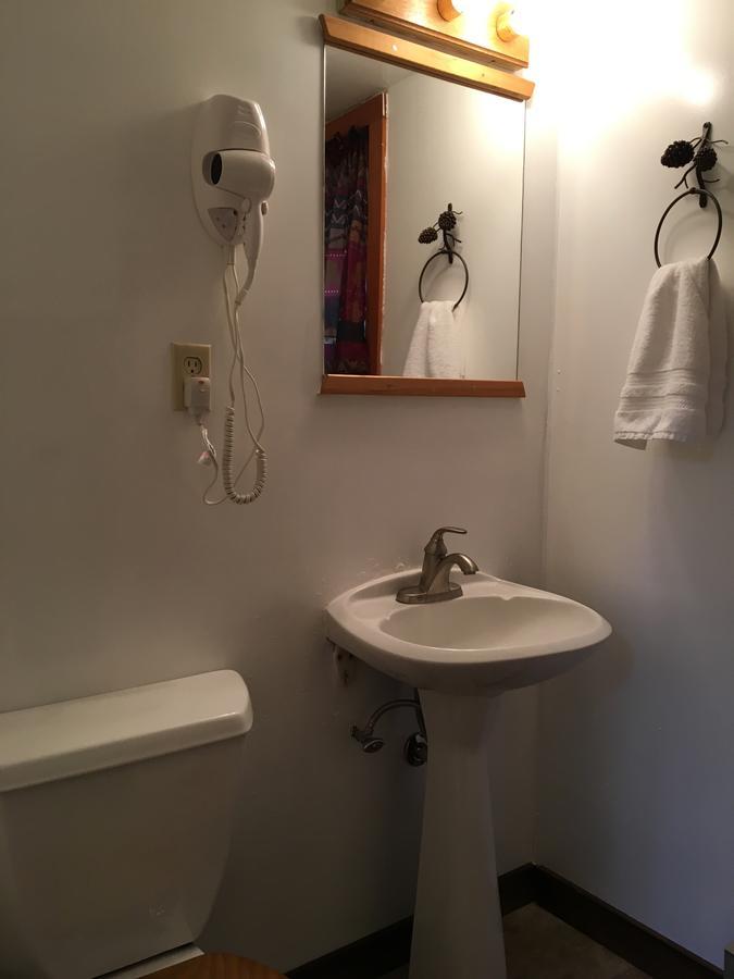 Chinook Winds Motel Дубойс Экстерьер фото