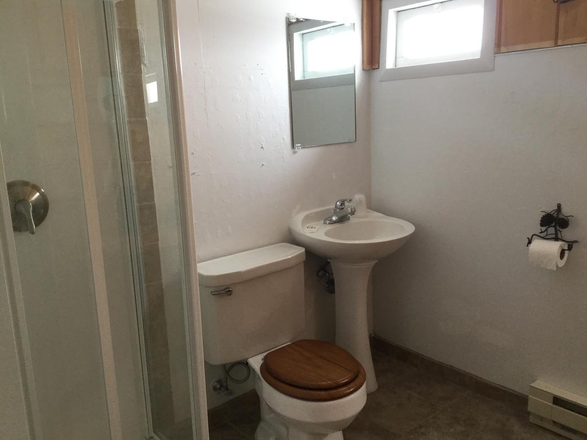 Chinook Winds Motel Дубойс Экстерьер фото