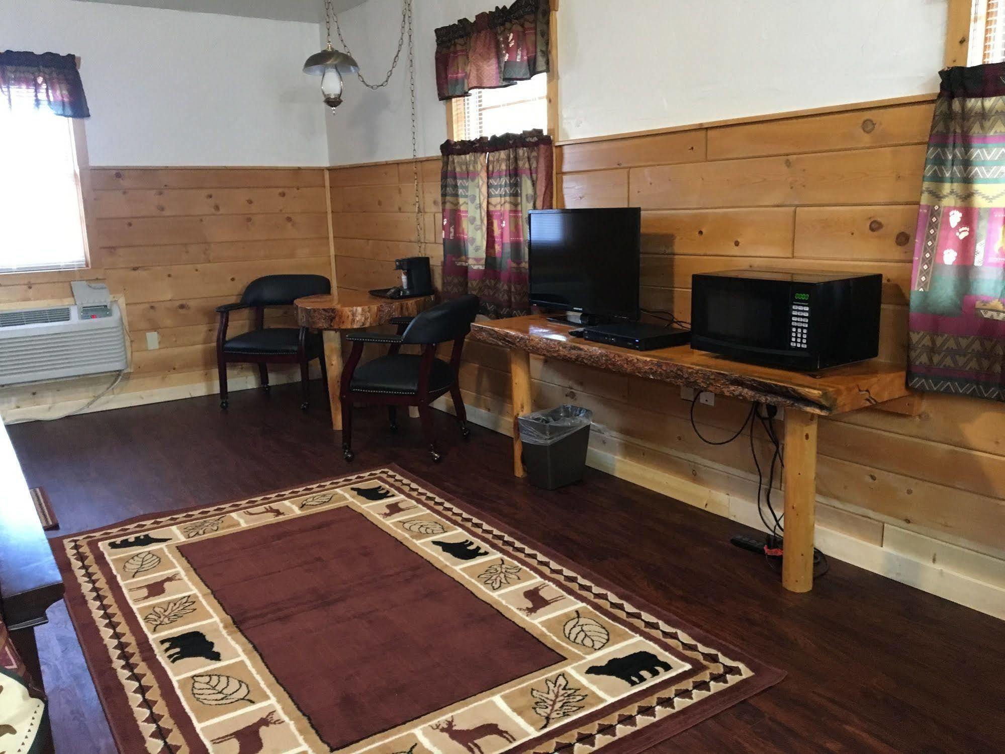 Chinook Winds Motel Дубойс Экстерьер фото