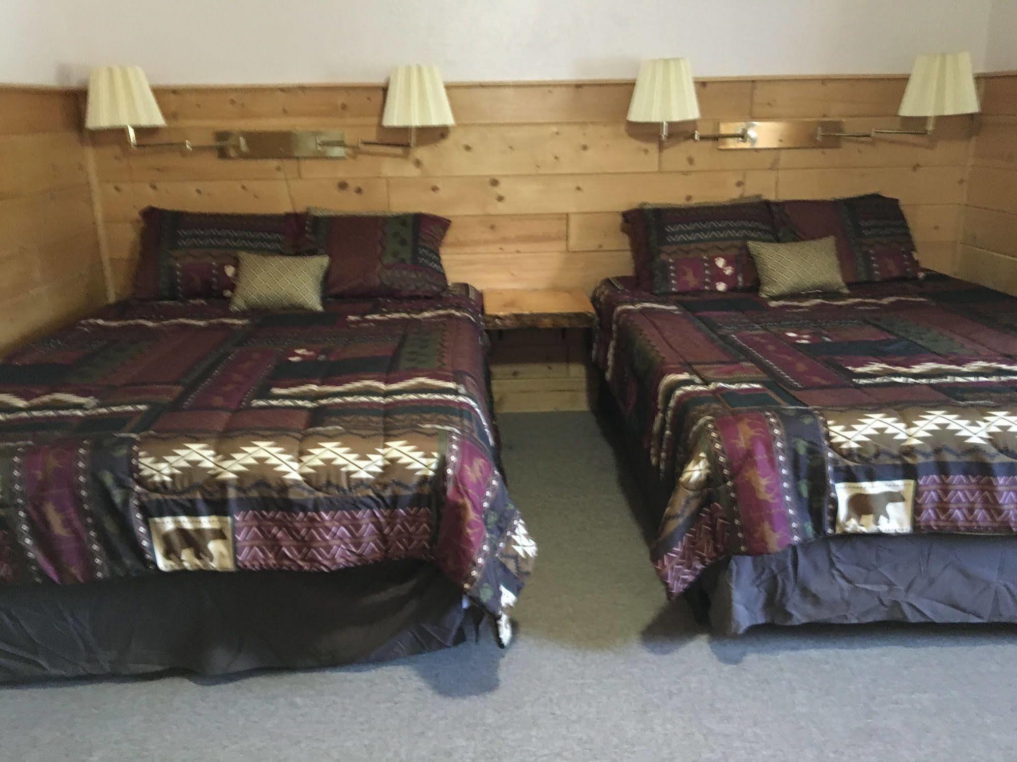 Chinook Winds Motel Дубойс Экстерьер фото