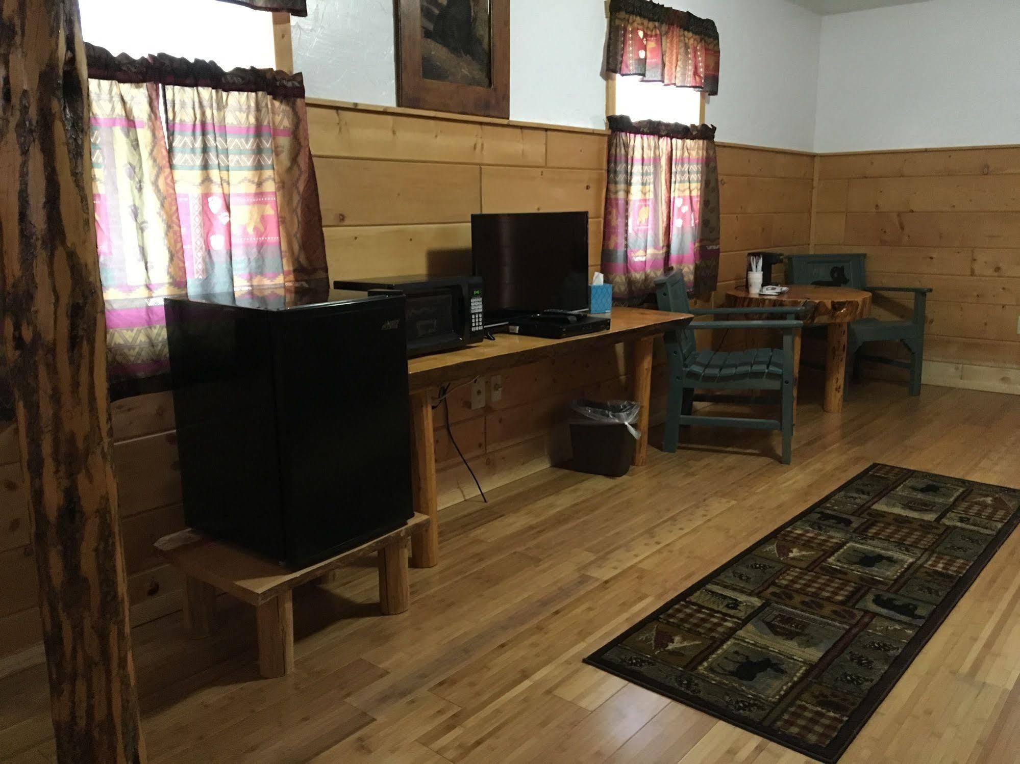 Chinook Winds Motel Дубойс Экстерьер фото