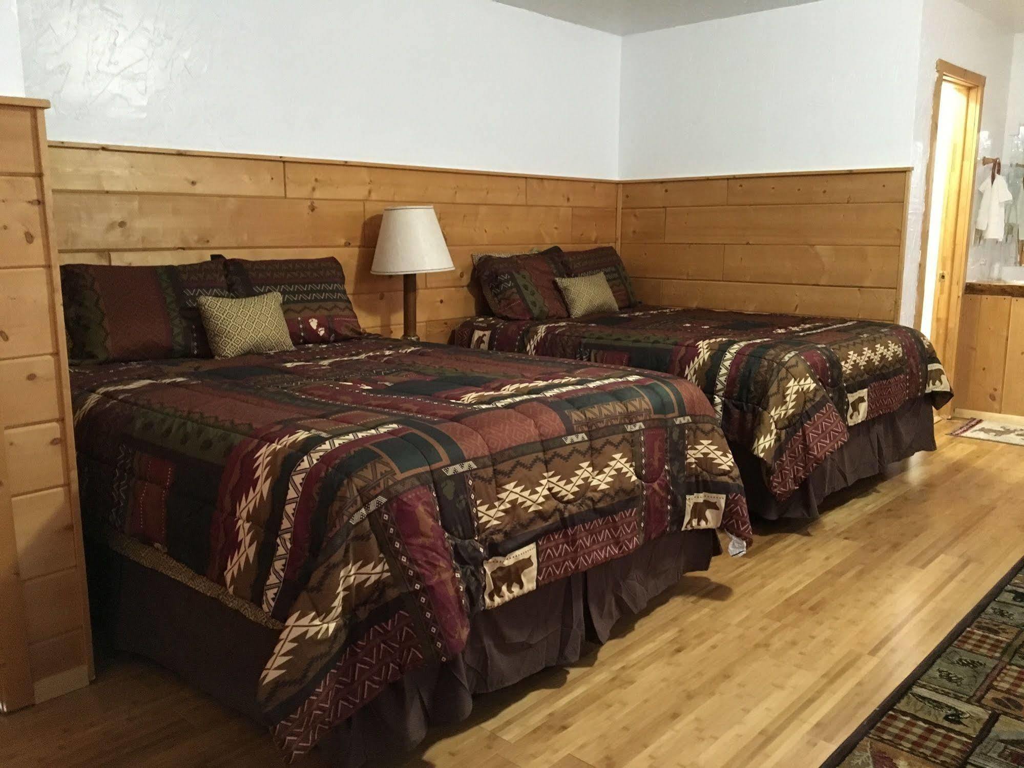 Chinook Winds Motel Дубойс Экстерьер фото