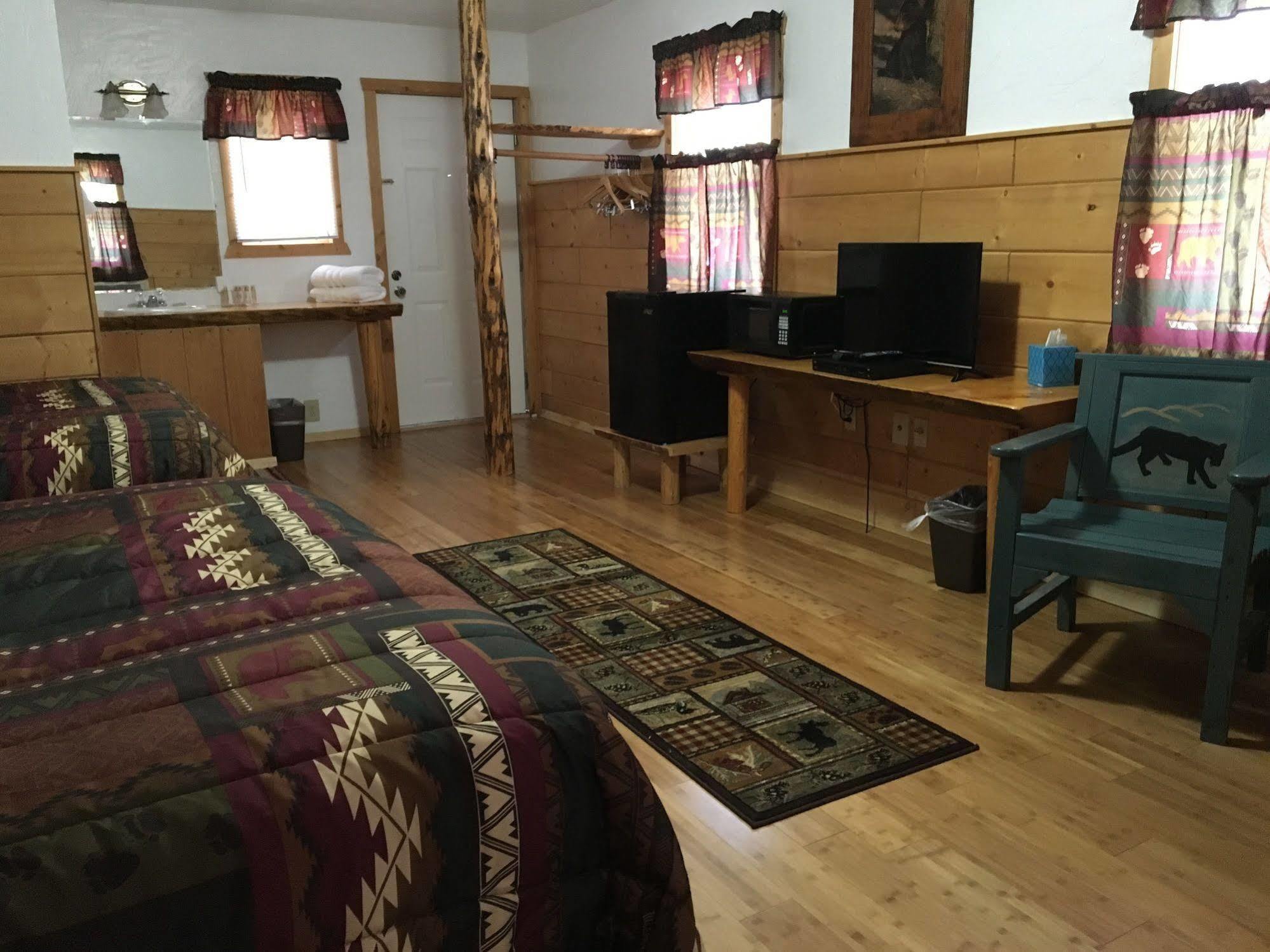 Chinook Winds Motel Дубойс Экстерьер фото